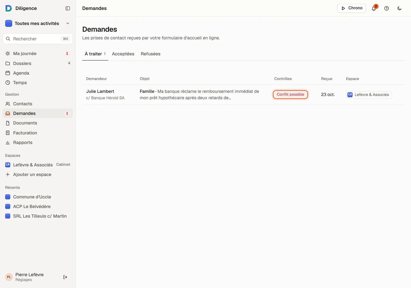 La page « Demandes » avec une demande à traiter marquée « Conflit possible ».
